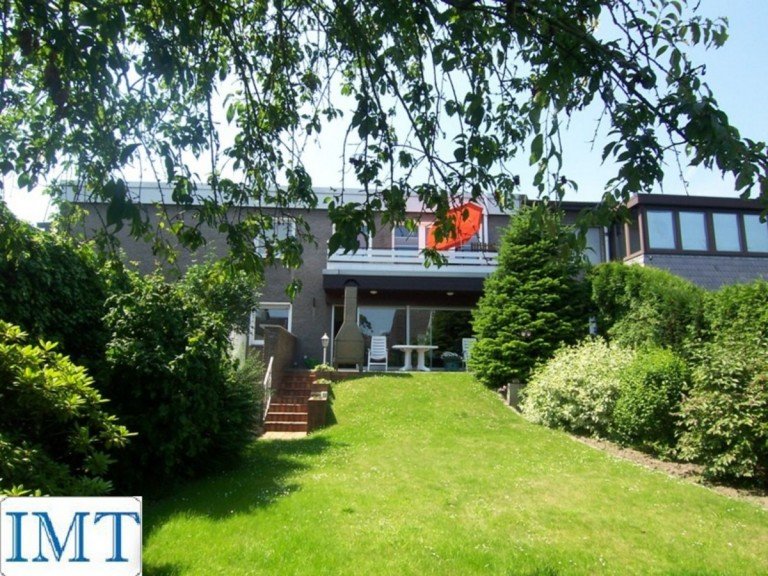 R�ckansicht mit Logo Gelsenkirchen Erdgeschosswohnung Gro�e Wohnung, 2 Garagen, eigener Garten, was will man mehr!