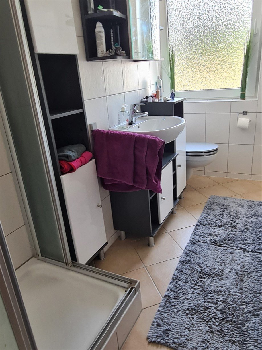Bad 1. OG re Mehrfamilienhaus Essen