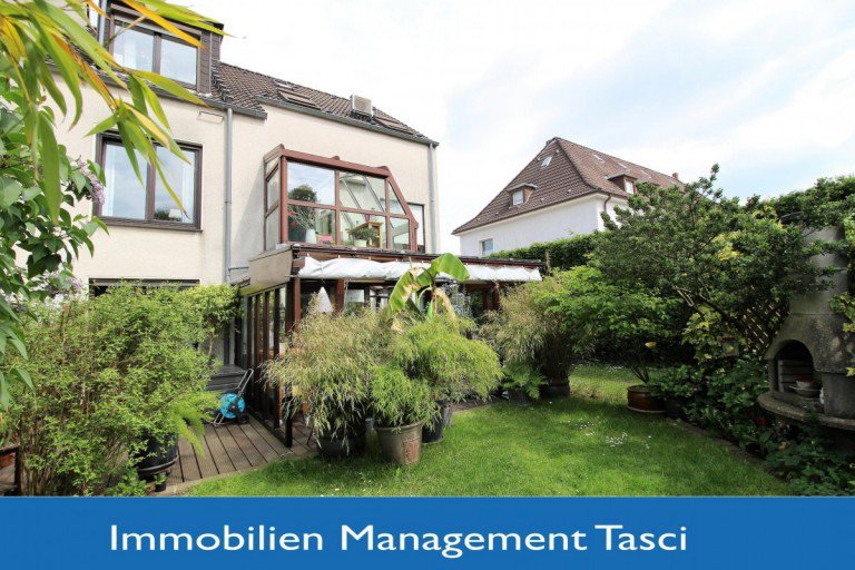 Gartenansicht Gelsenkirchen Maisonettewohnung Ein Haus im Haus - Sie haben es verdient, hier zu wohnen.