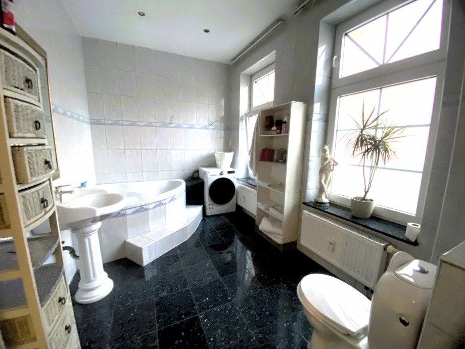 Tageslichtbad mit Wanne Mehrfamilienhaus Gelsenkirchen