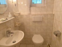 Tageslicht-G�ste-WC Exclusives Haus im Haus, mit eigenem Garten und Garage