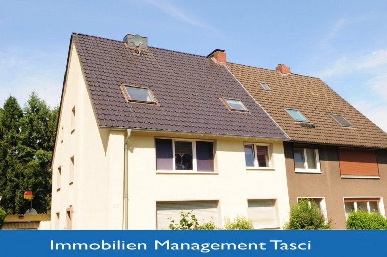 Vorder u. Giebelansicht Gelsenkirchen-Erle Dachgeschosswohnung Ansehen - Einziehen - und sich Wohlf�hlen