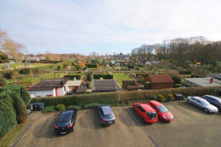 Ausblick vom Balkon Bochum Etagenwohnung Die Morgensonne f�llt p�nktlich zum Fr�hst�ck auf den Balkon