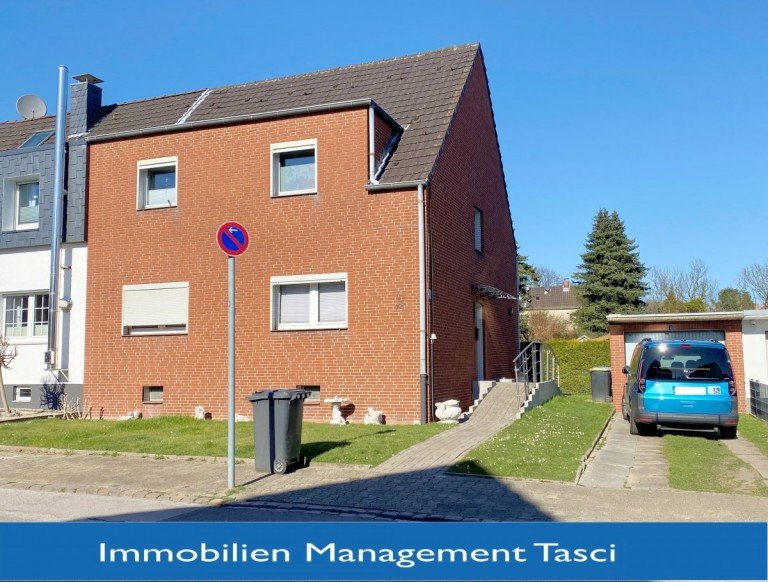 Vorder u. Giebelansicht Gelsenkirchen Zweifamilienhaus Eine Immobilie die anzieht und fasziniert