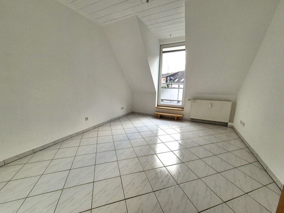 Wohnzimmer DG re Mehrfamilienhaus Gelsenkirchen