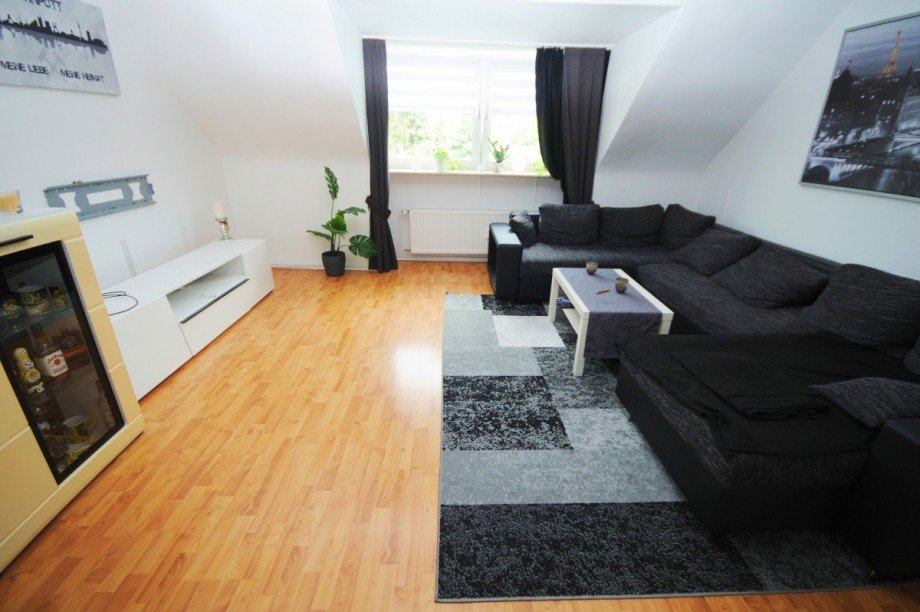 Wohnzimmer, DG. Mehrfamilienhaus Essen