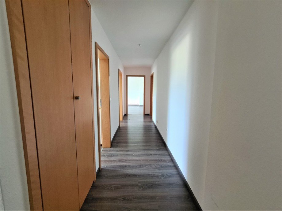 Diele m. Einbauschrank 2. OG re Mehrfamilienhaus Essen