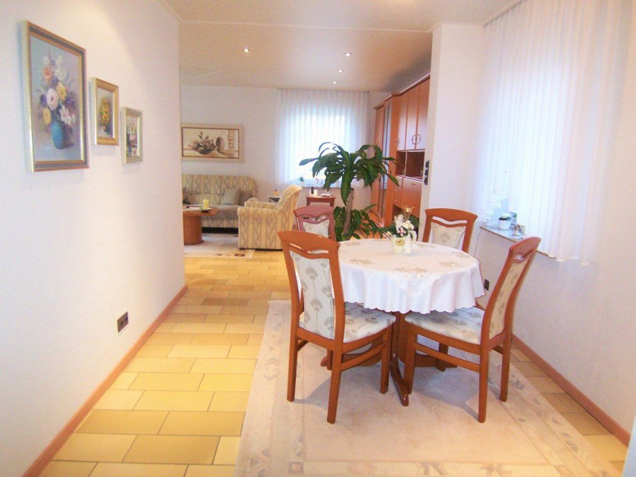 Essecke mit Blick zum Wohnzimmer Etagenwohnung Gelsenkirchen