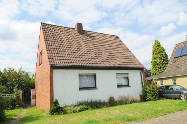 Vorder- und Giebelansicht Gelsenkirchen Einfamilienhaus Hier lacht Ihnen vom Morgen bis zum Abend die Sonne ins Gesicht