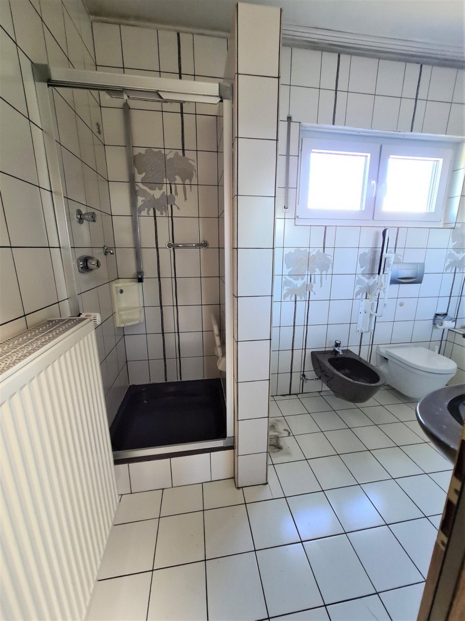Bad Bild 1 Doppelhaush�lfte Gelsenkirchen