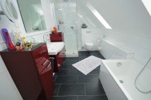 Tageslichtbad m. Wanne u. sep. Dusche Endlich angekommen, die Suche hat ein Ende