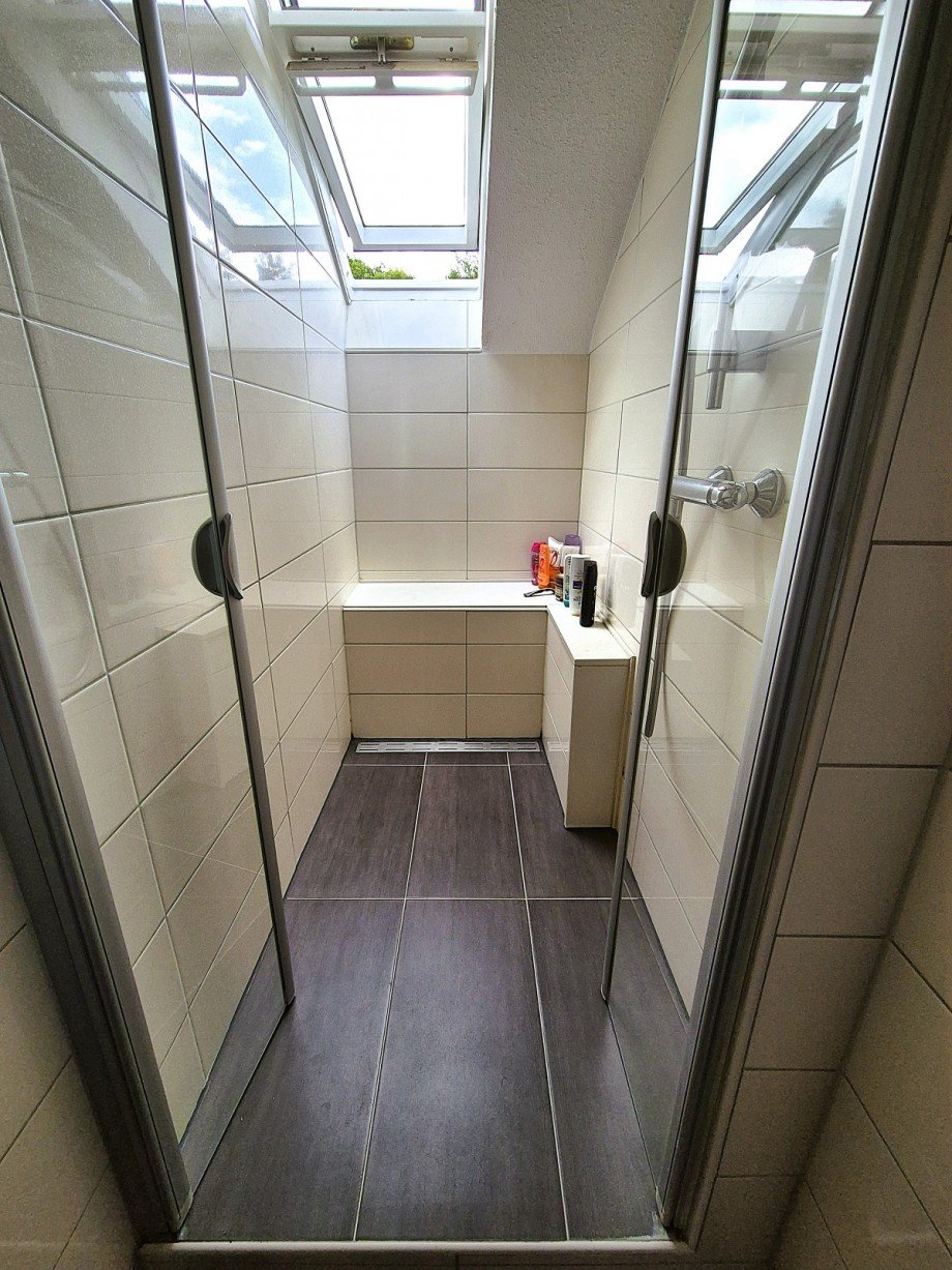 Bad 2, Bild 2 Dachgeschosswohnung Gelsenkirchen