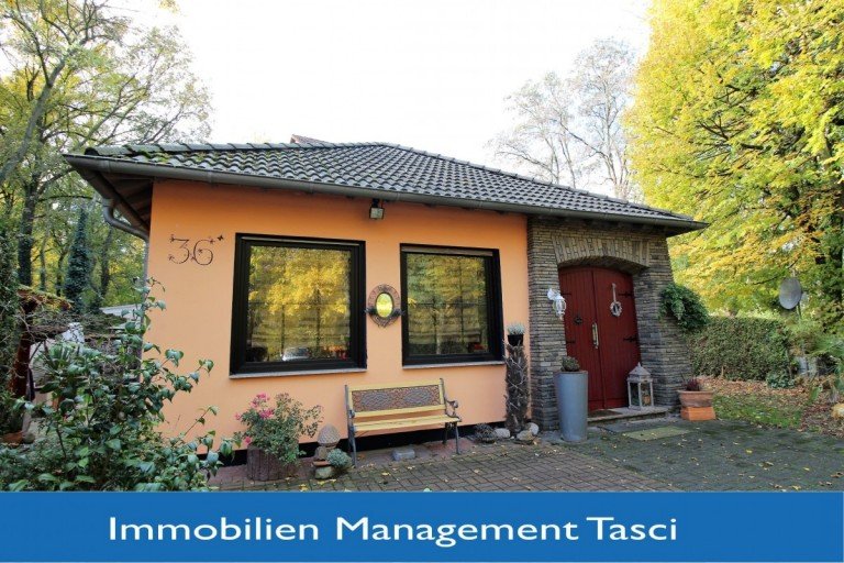 Frontansicht Gelsenkirchen Einfamilienhaus Ein fast freistehendes Einfamilienhaus