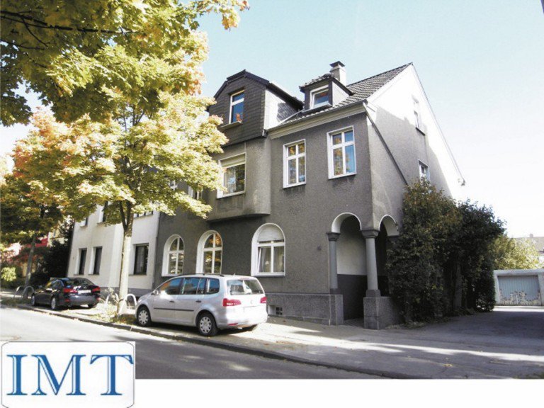 Frontansicht Gelsenkirchen Dachgeschosswohnung Wohnen in der obersten Etage, in einem gepflegten Dreifamilienhaus