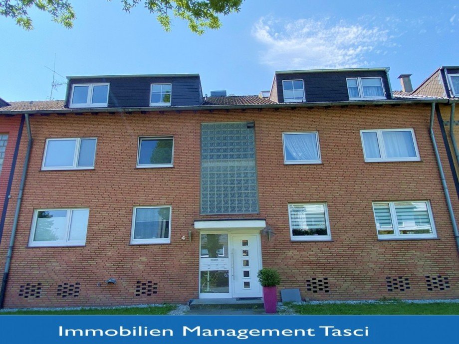 Vorderansicht mit Logo Dachgeschosswohnung Gelsenkirchen