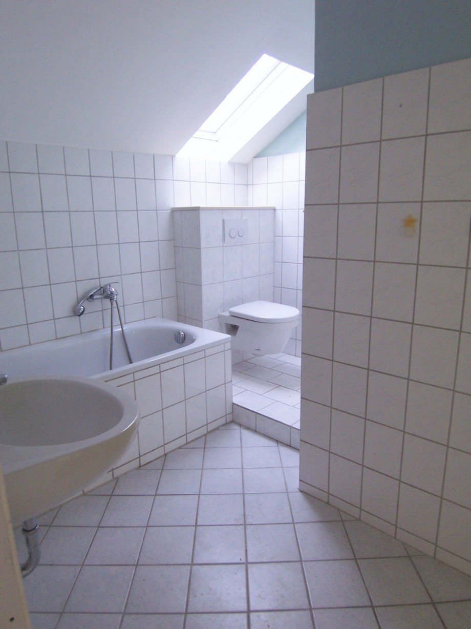 Bad mit Wanne u. Dusche Dachgeschosswohnung Gelsenkirchen