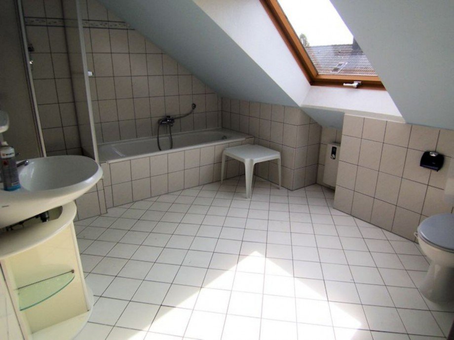 Bad Dachgeschosswohnung Essen