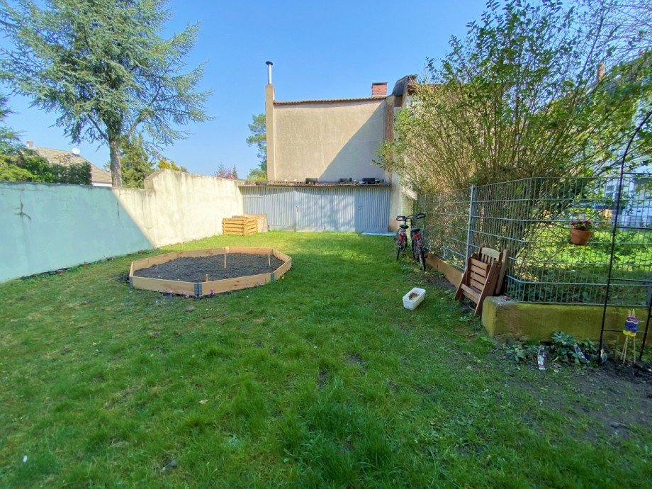 Gartenfl�che hinterm Haus Mehrfamilienhaus Gelsenkirchen