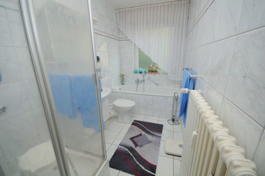 Tageslichtbad, mit Wanne u. sep. Dusche Erdgeschosswohnung Gelsenkirchen