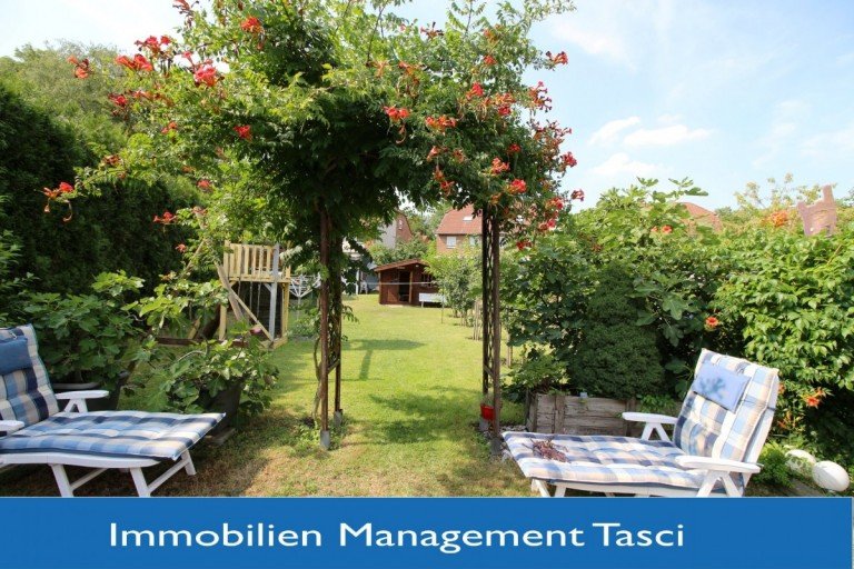 Gartenansicht 1 Gelsenkirchen Einfamilienhaus Umfangreich saniertes Eckhaus mit gro�em Garten