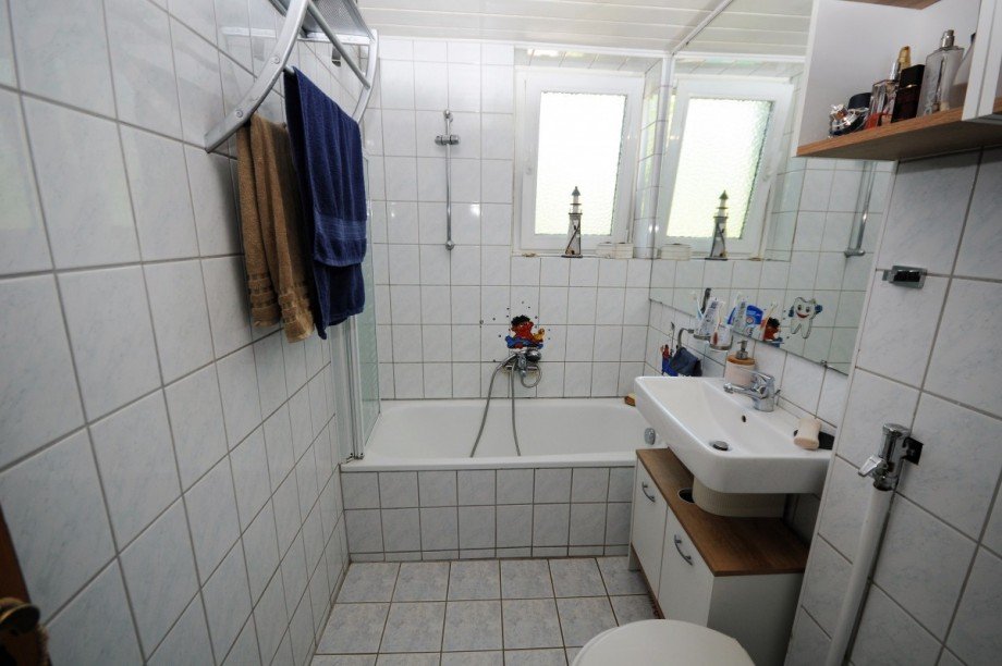 Tageslichtbad mit Wanne Zweifamilienhaus Gelsenkirchen