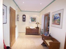 Diele Gro�e Wohnung, 2 Garagen, eigener Garten, was will man mehr!