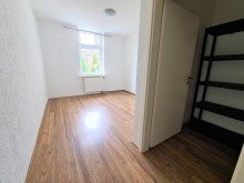 Schlafzimmer m. Ankleide 1. OG Komplett frei werdendes, attraktives Mehrfamilienhaus. Super geeignet als Monteurwohnungen