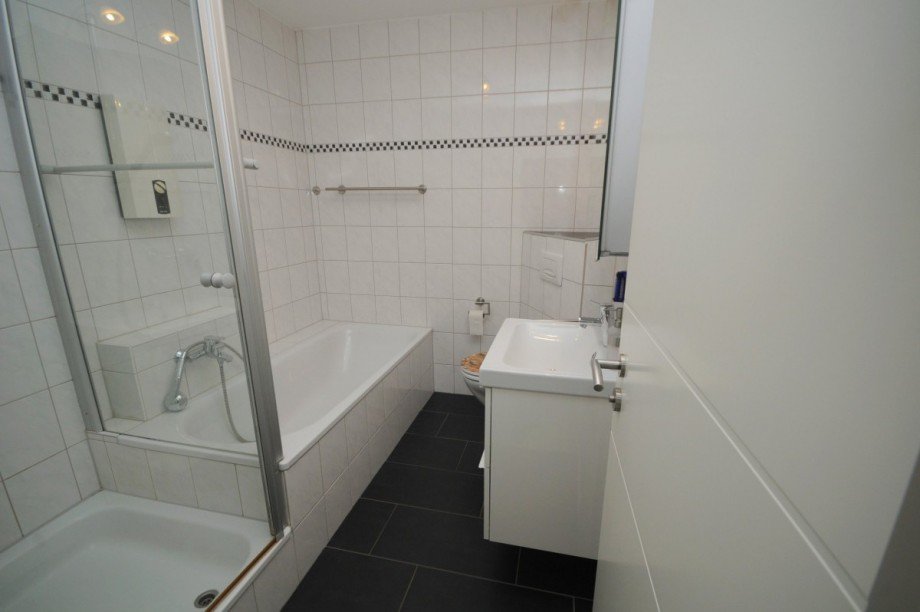 Bad mit Wanne u. sep. Dusche Etagenwohnung Gelsenkrchen-Buer