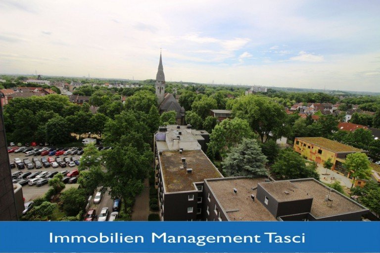 Blick vom Balkon Gelsenkirchen Etagenwohnung Oben der genussvolle Ausblick, unten die Einkaufsstra�e von Gelsenkirchen