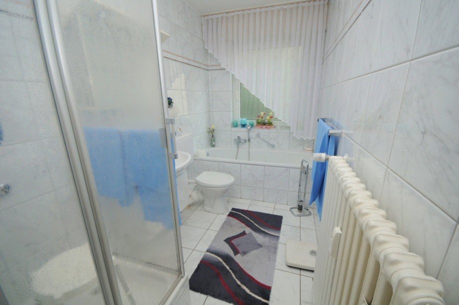 Tageslichtbad, mit Wanne u. sep. Dusche Erdgeschosswohnung Gelsenkirchen