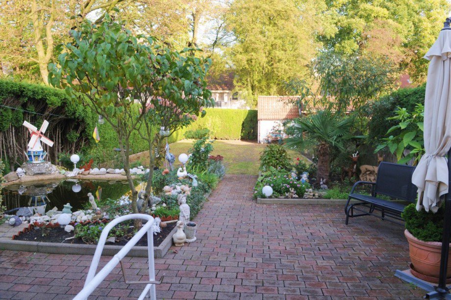 Terrasse mit Gartenteilansicht Reihenendhaus Gelsenkirchen