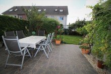 Terrasse Modernes Reihenendhaus in ruhiger Lage