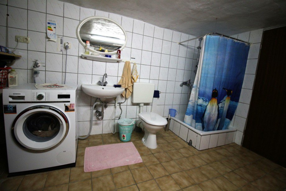 Dusche u. WC im Keller Zweifamilienhaus Gelsenkirchen
