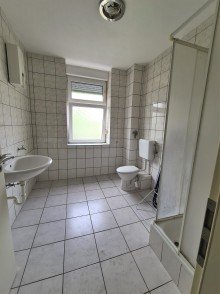 Bad EG re Komplett frei werdendes, attraktives Mehrfamilienhaus. Super geeignet als Monteurwohnungen