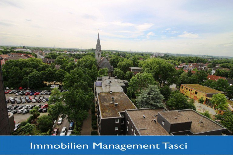 Blick vom Balkon Gelsenkirchen Etagenwohnung Oben der genussvolle Ausblick, unten die Einkaufsstra�e von Gelsenkirchen