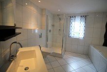 Bad Umfangreich sanierte Doppelhaush�lfte mit gro�em Grundst�ck