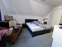 Schlafzimmer rechte Seite Kleines Reihenendhaus in ruhiger Lage