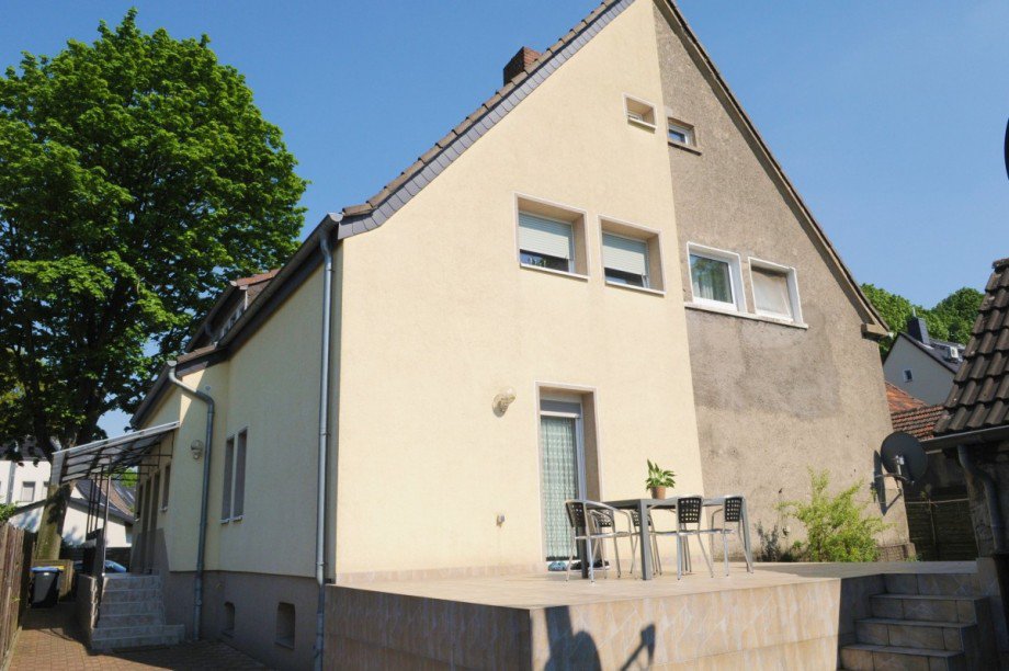Hausansicht mit Terrasse Zweifamilienhaus Gelsenkirchen