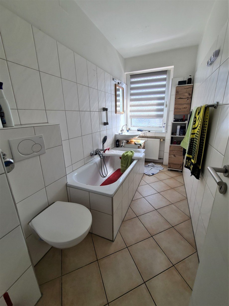 Bad 1. OG mi Mehrfamilienhaus Essen