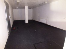 100 1120 Ladenlokal - F�r verschiedene Branchen geeignet, in K�rze mit neu gestrichenem Fassade