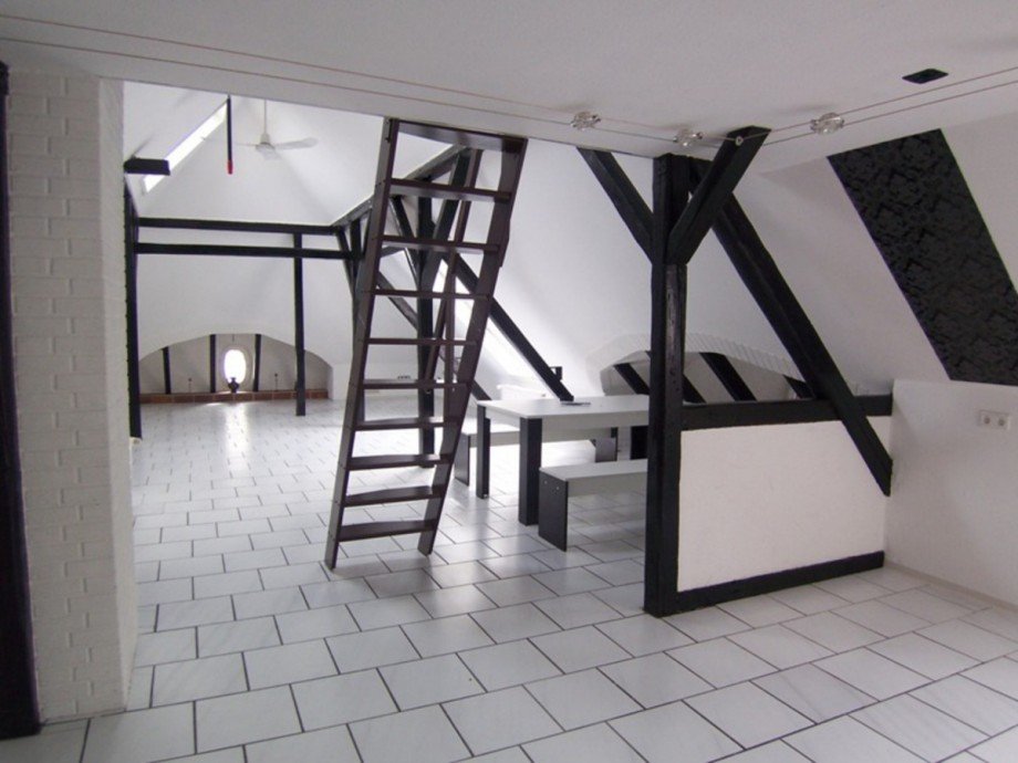 Whg. Dachgeschoss -1- Wohn- / Gesch�ftshaus Gelsenkirchen