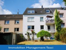 R�ckansicht Einziehen ins Erdgeschoss und zwei Wohnungsmieten kassieren