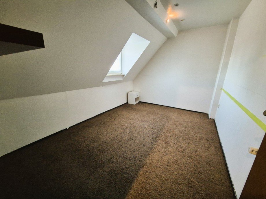 Raum 1 DG Reihenmittelhaus K�ln