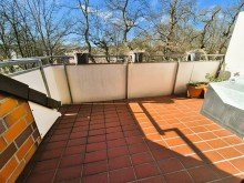 Balkon Attraktive Wohnung mit Loggia und Garage