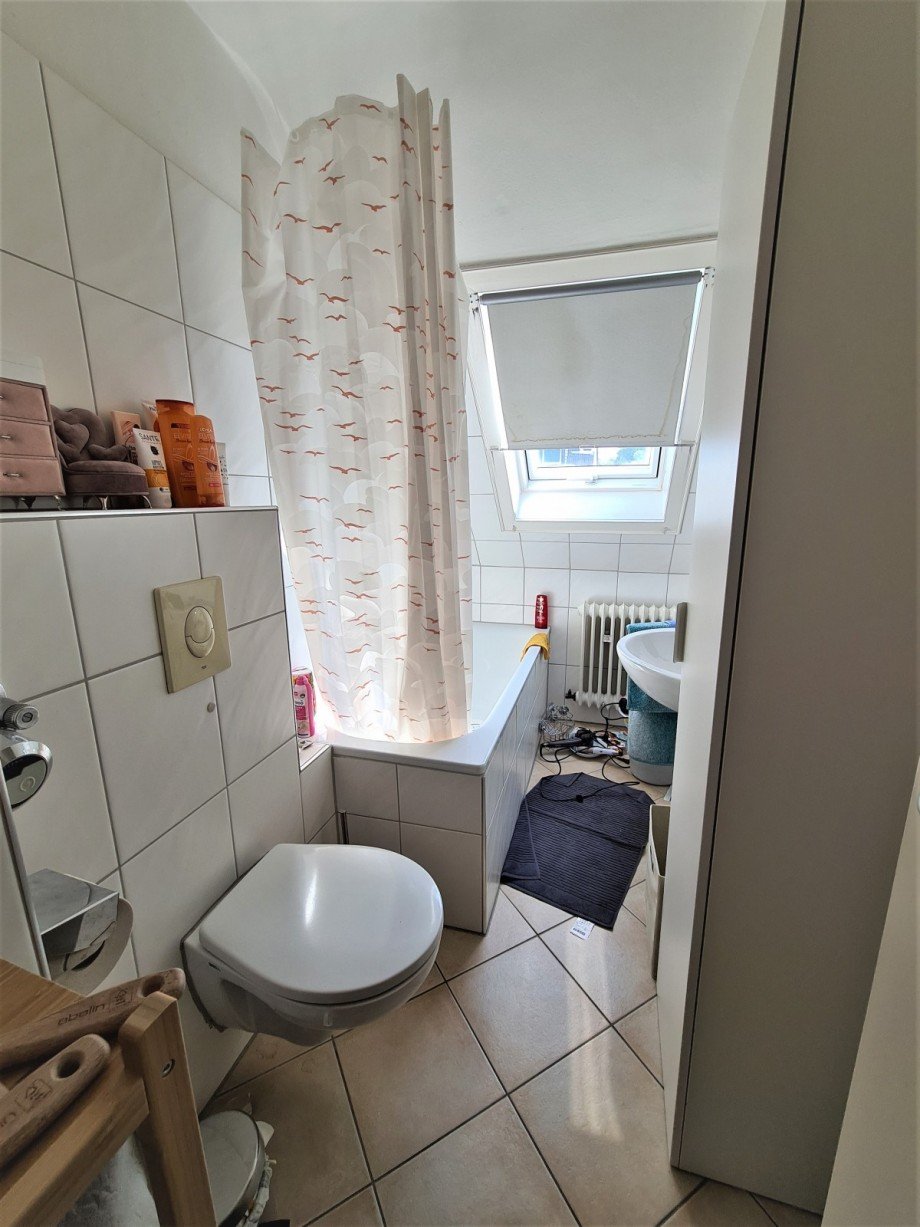 Bad 2. OG mi Mehrfamilienhaus Essen