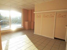 100 1113 Ladenlokal - F�r verschiedene Branchen geeignet, in K�rze mit neu gestrichenem Fassade