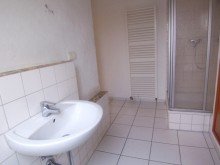 Bad Bild 1 Wohnen in der obersten Etage,  in einem gepflegten Dreifamilienhaus