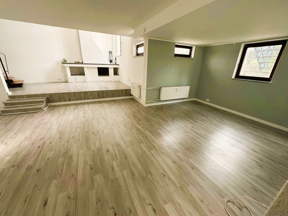 Gro�er Raum im Untergeschoss Maisonettewohnung Aachen