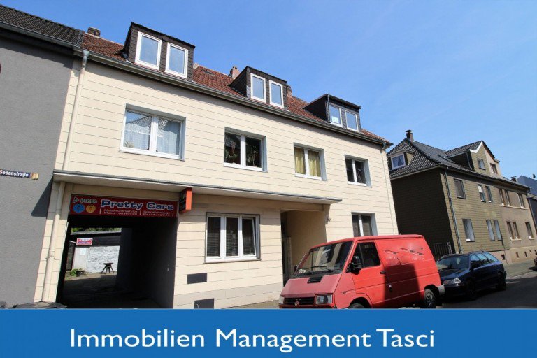 Frontansicht Gelsenkirchen Dachgeschosswohnung Renovierte DG-Wohnung (2.OG) in Gelsenkirchen-Buer