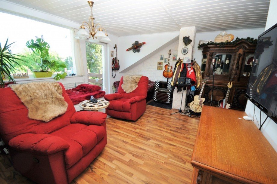 Teilansicht Wohnzimmer, mit Ausg. a.d. Balkon Zweifamilienhaus Gelsenkirchen